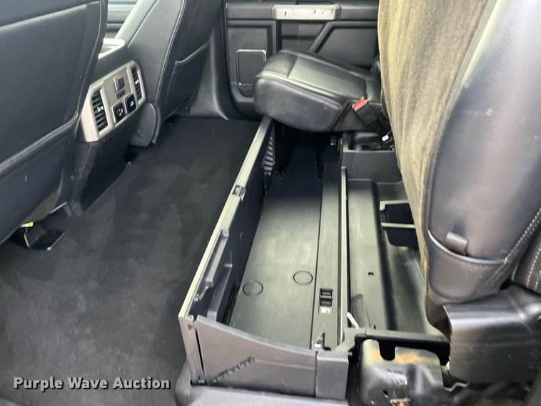 image for item JT9243 2022 Ford F250 Super Duty Lariat  Crew Cab pickup truck