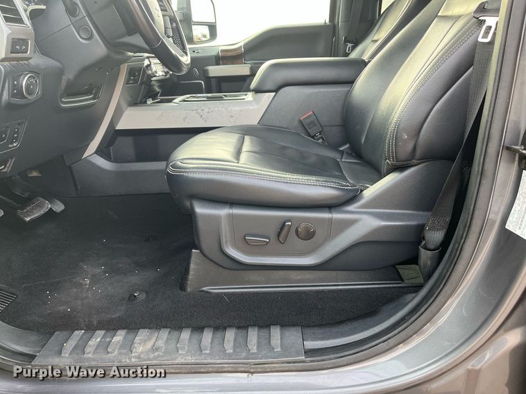 image for item JT9243 2022 Ford F250 Super Duty Lariat  Crew Cab pickup truck