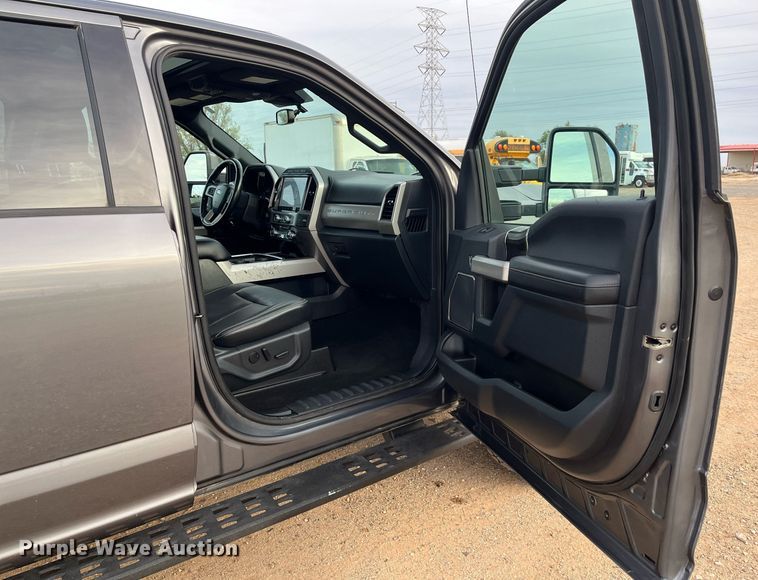 image for item JT9243 2022 Ford F250 Super Duty Lariat  Crew Cab pickup truck