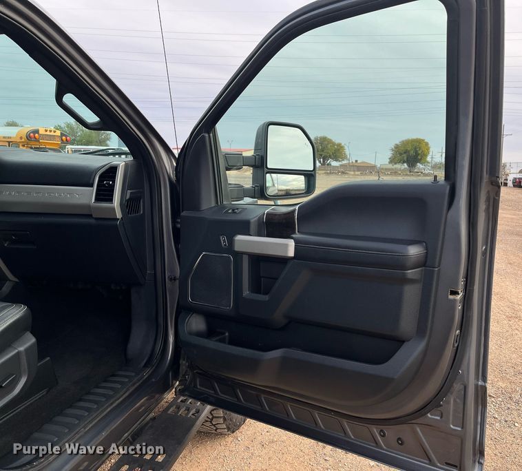 image for item JT9243 2022 Ford F250 Super Duty Lariat  Crew Cab pickup truck