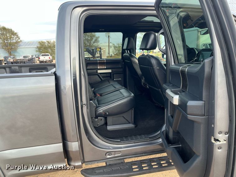 image for item JT9243 2022 Ford F250 Super Duty Lariat  Crew Cab pickup truck