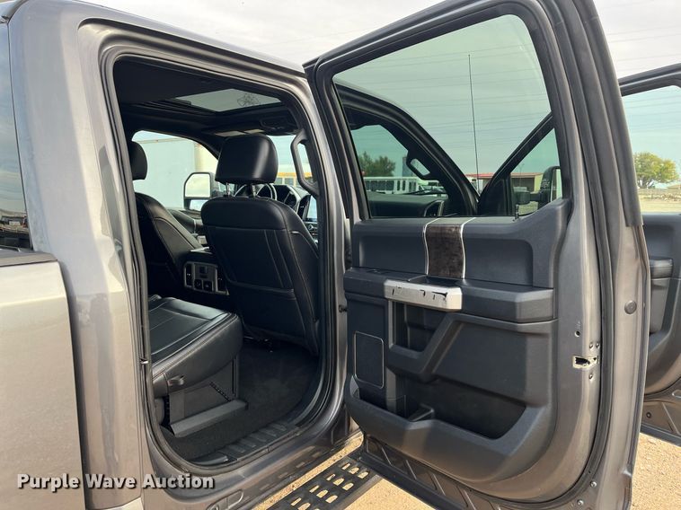 image for item JT9243 2022 Ford F250 Super Duty Lariat  Crew Cab pickup truck