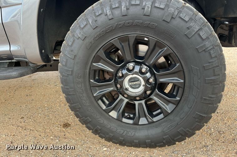 image for item JT9243 2022 Ford F250 Super Duty Lariat  Crew Cab pickup truck