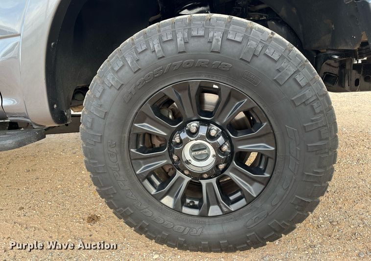 image for item JT9243 2022 Ford F250 Super Duty Lariat  Crew Cab pickup truck