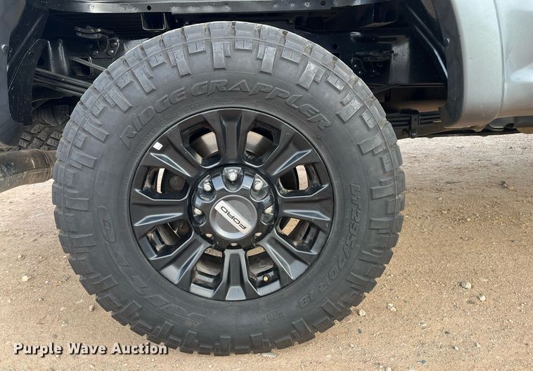 image for item JT9243 2022 Ford F250 Super Duty Lariat  Crew Cab pickup truck