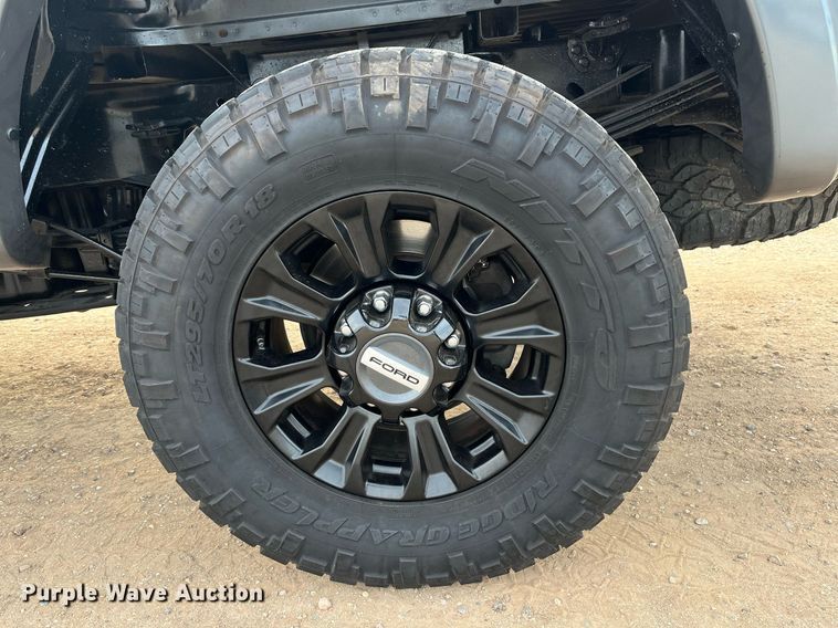 image for item JT9243 2022 Ford F250 Super Duty Lariat  Crew Cab pickup truck