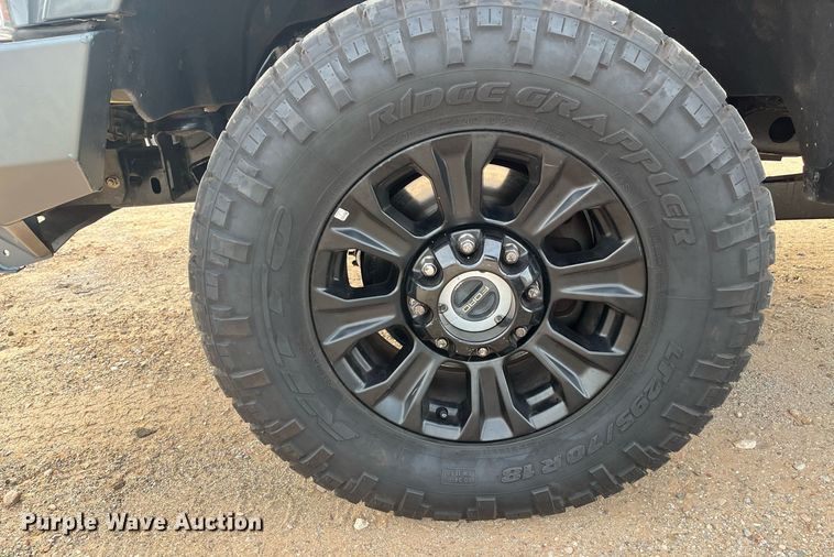 image for item JT9243 2022 Ford F250 Super Duty Lariat  Crew Cab pickup truck