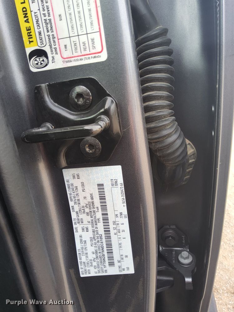 image for item JT9243 2022 Ford F250 Super Duty Lariat  Crew Cab pickup truck