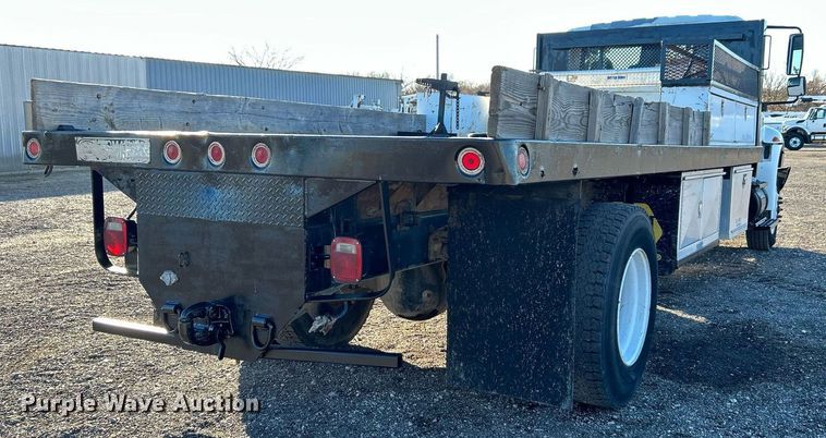image for item JW9215 2005 International 4400  flatbed truck