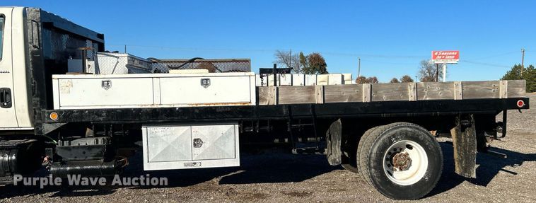 image for item JW9215 2005 International 4400  flatbed truck