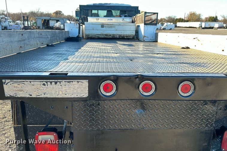 image for item JW9215 2005 International 4400  flatbed truck