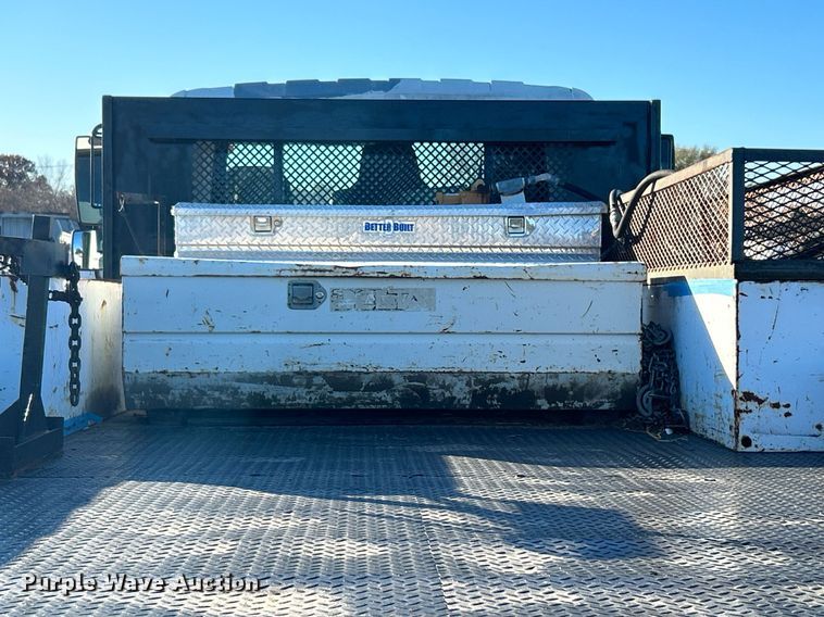 image for item JW9215 2005 International 4400  flatbed truck