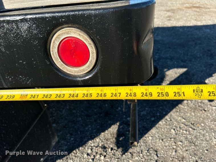 image for item JW9215 2005 International 4400  flatbed truck