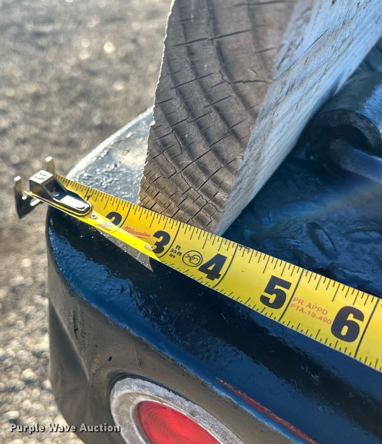 image for item JW9215 2005 International 4400  flatbed truck