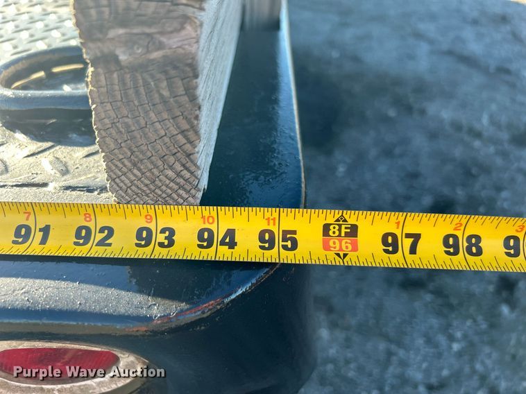 image for item JW9215 2005 International 4400  flatbed truck