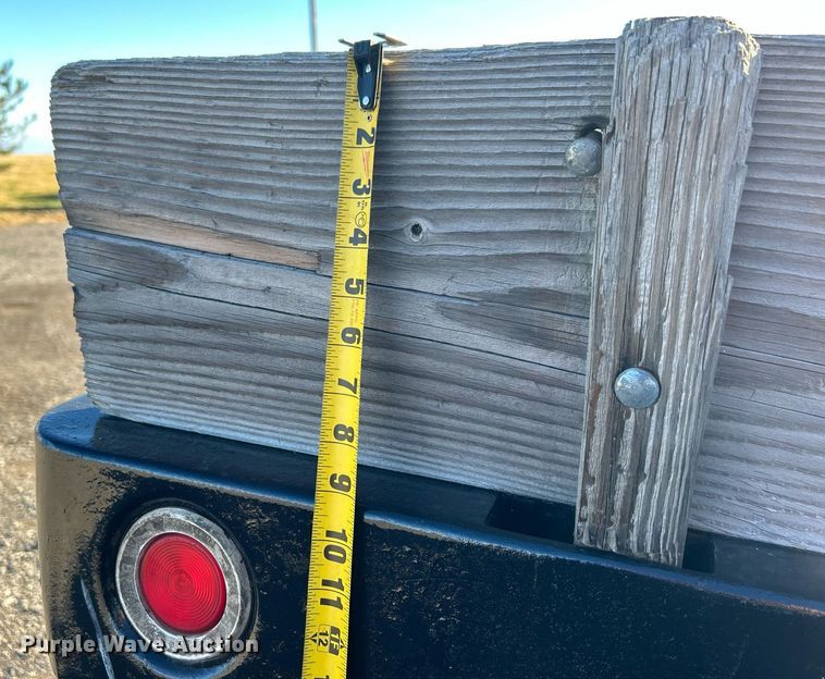 image for item JW9215 2005 International 4400  flatbed truck