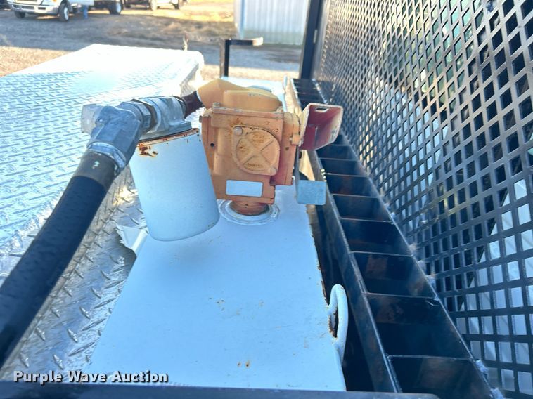 image for item JW9215 2005 International 4400  flatbed truck