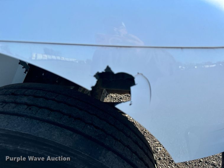 image for item JW9215 2005 International 4400  flatbed truck