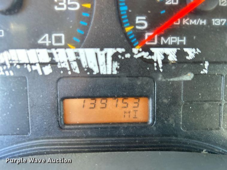 image for item JW9215 2005 International 4400  flatbed truck