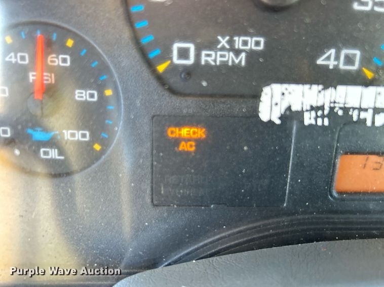 image for item JW9215 2005 International 4400  flatbed truck