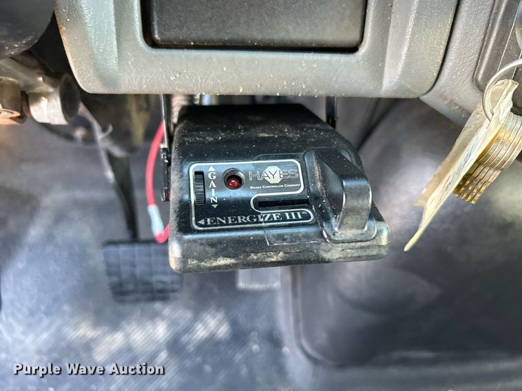 image for item JW9215 2005 International 4400  flatbed truck