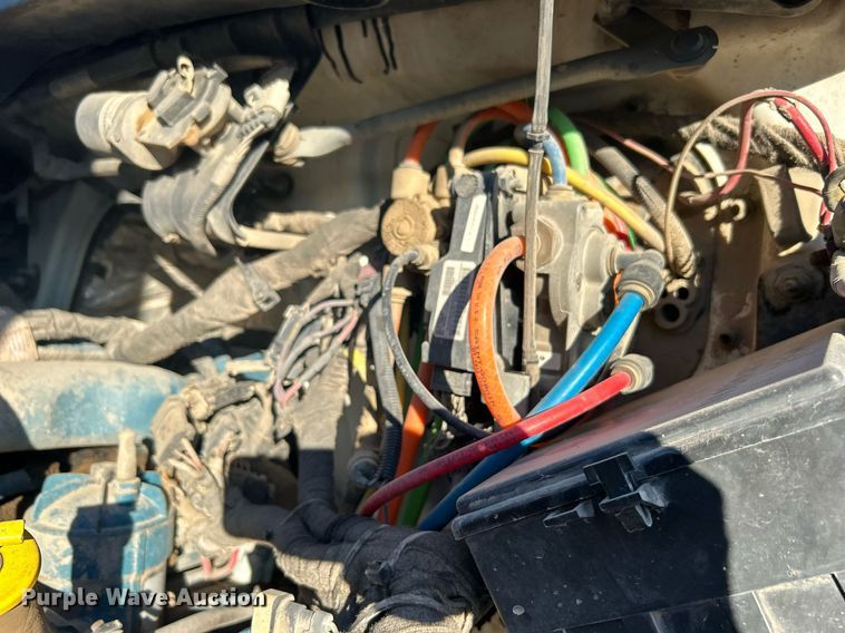 image for item JW9215 2005 International 4400  flatbed truck