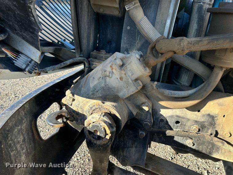 image for item JW9215 2005 International 4400  flatbed truck