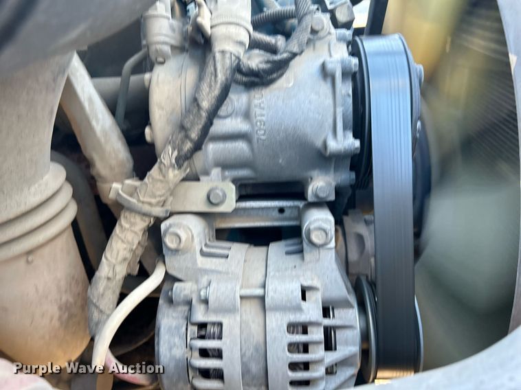 image for item JW9215 2005 International 4400  flatbed truck