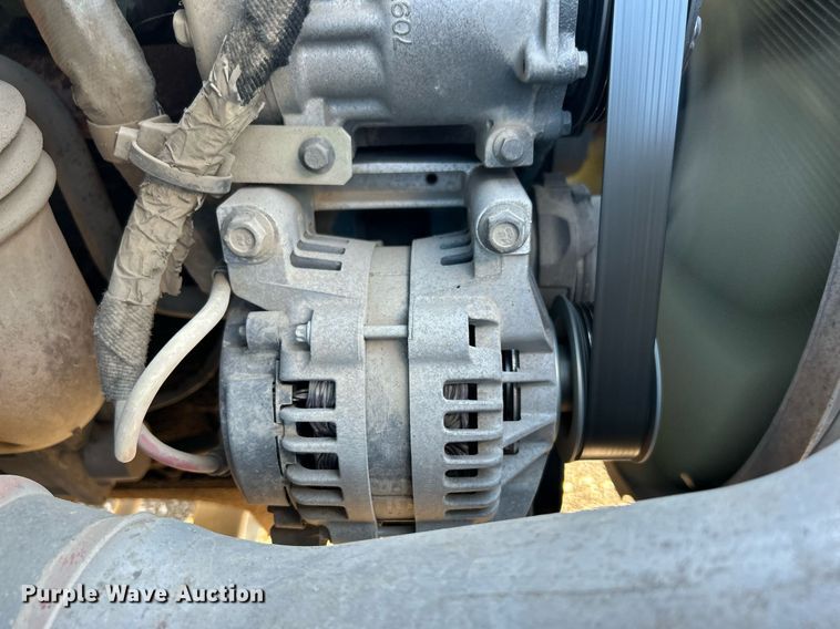 image for item JW9215 2005 International 4400  flatbed truck