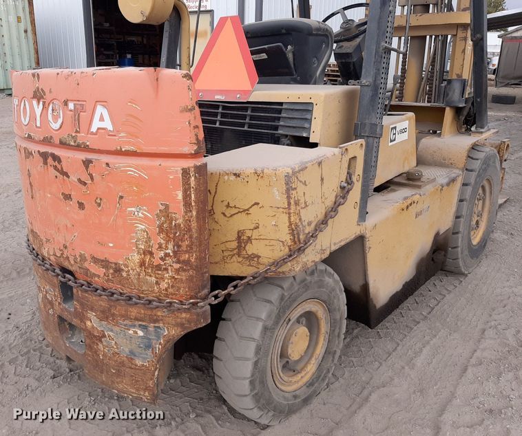 image for item KD9148 Caterpillar V80D  forklift