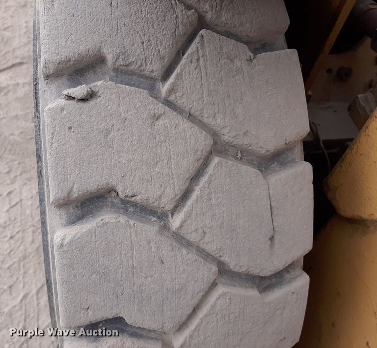 image for item KD9148 Caterpillar V80D  forklift