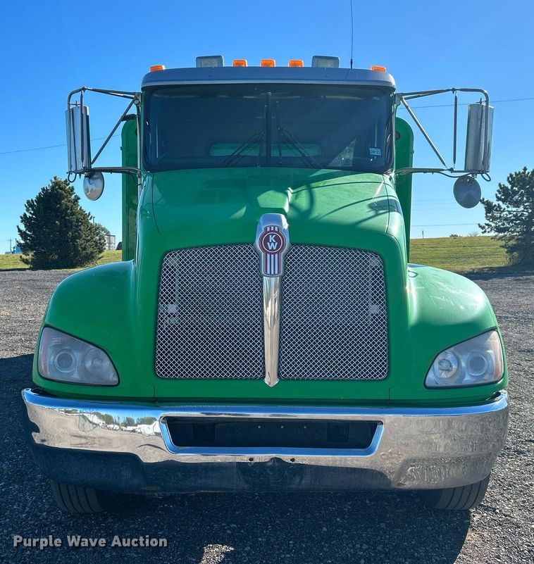 image for item KH9537 2011 Kenworth T370  delivery truck