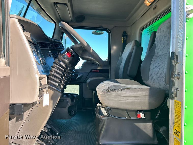 image for item KH9537 2011 Kenworth T370  delivery truck