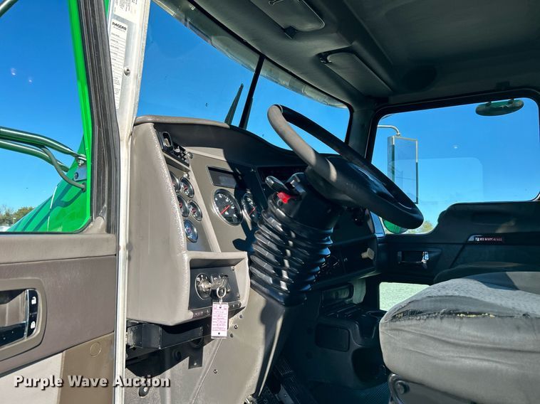 image for item KH9537 2011 Kenworth T370  delivery truck