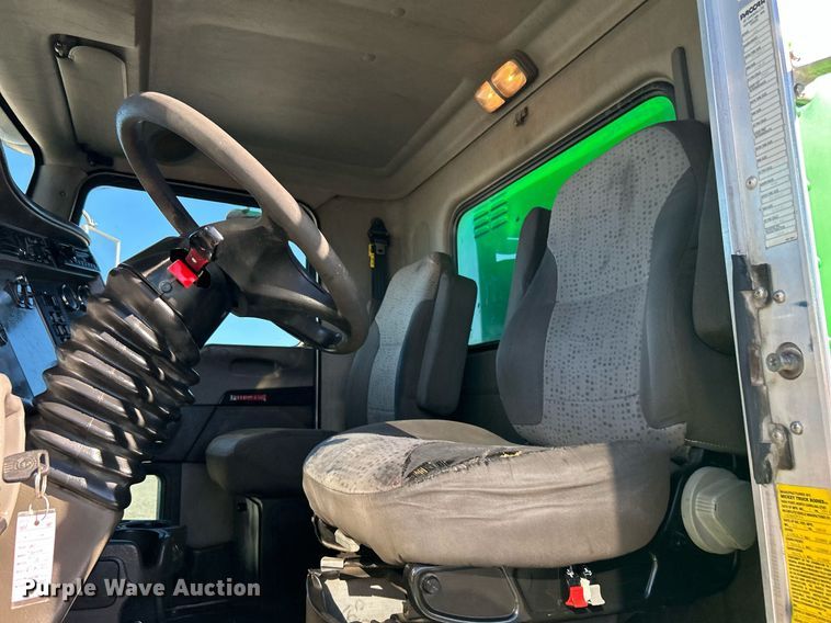 image for item KH9537 2011 Kenworth T370  delivery truck