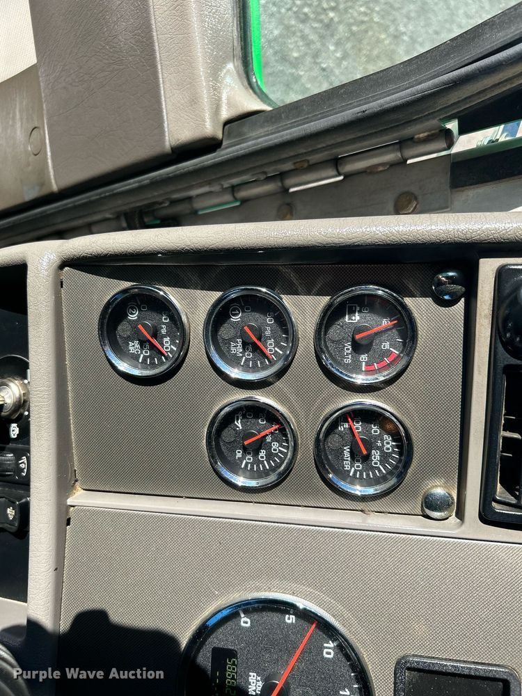 image for item KH9537 2011 Kenworth T370  delivery truck