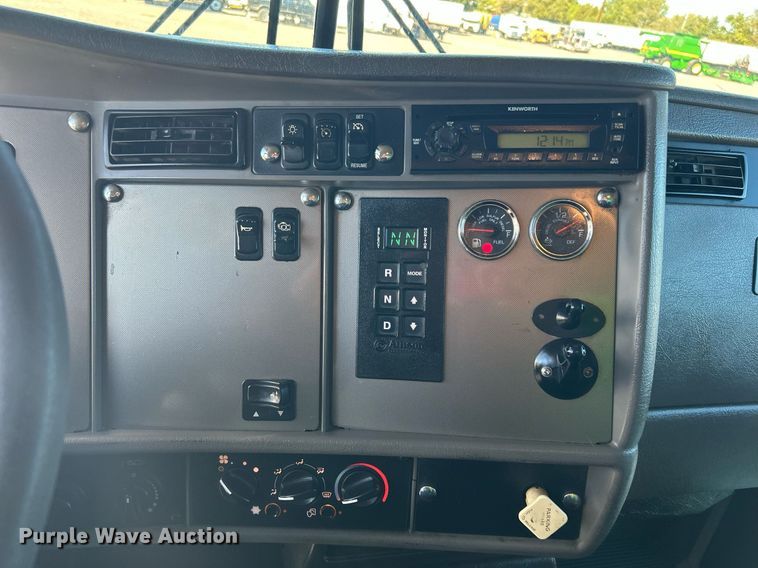 image for item KH9537 2011 Kenworth T370  delivery truck