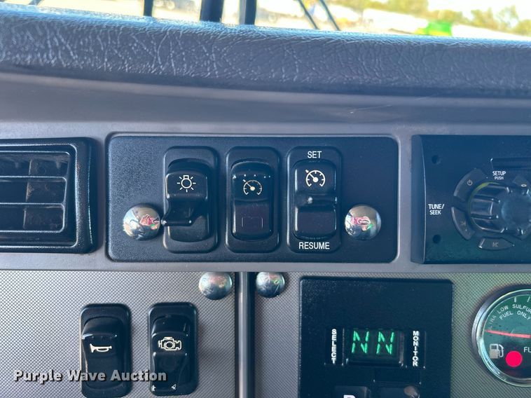 image for item KH9537 2011 Kenworth T370  delivery truck