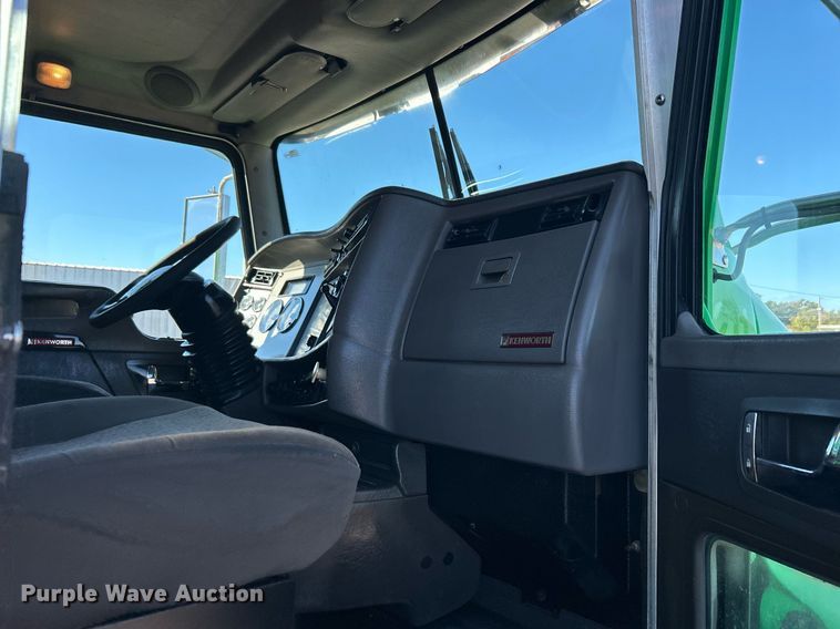 image for item KH9537 2011 Kenworth T370  delivery truck