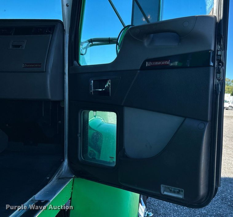 image for item KH9537 2011 Kenworth T370  delivery truck