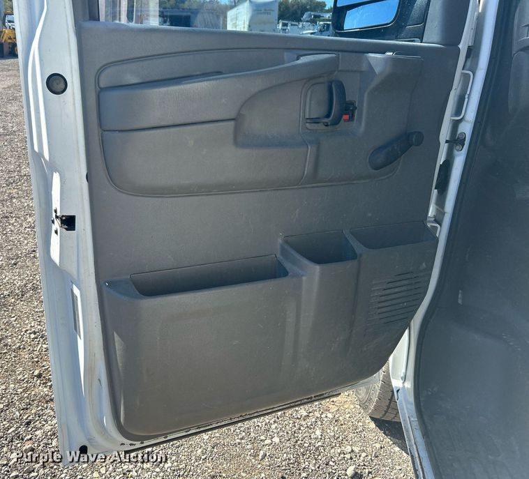image for item KH9547 2009 GMC Savana G3500  utility van