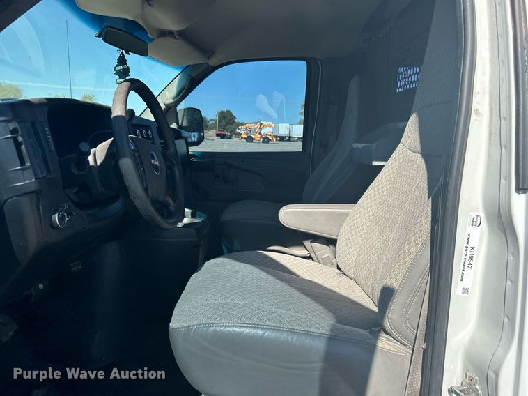 image for item KH9547 2009 GMC Savana G3500  utility van