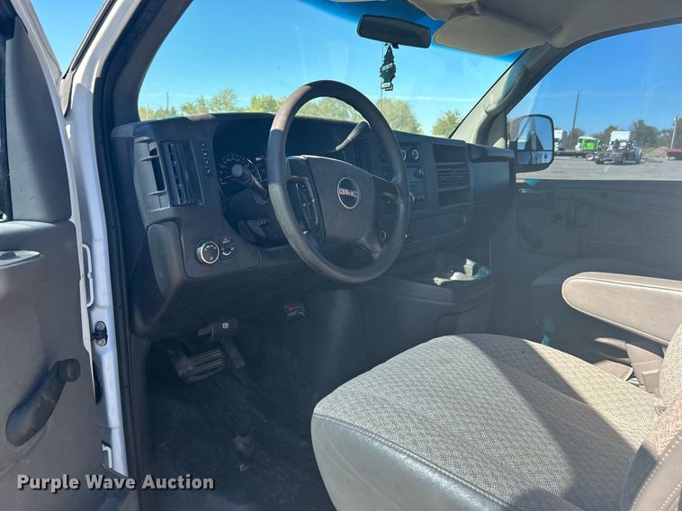 image for item KH9547 2009 GMC Savana G3500  utility van