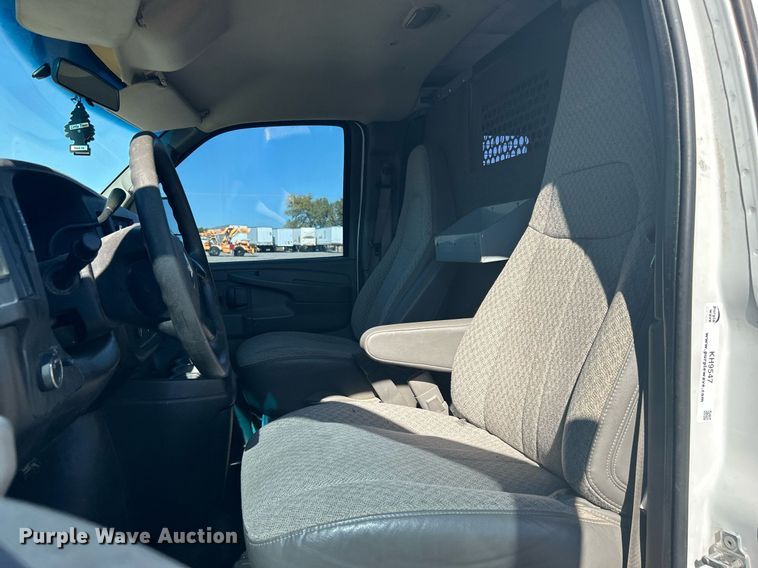 image for item KH9547 2009 GMC Savana G3500  utility van