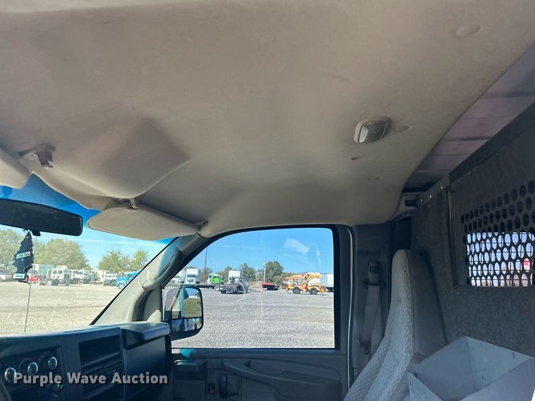 image for item KH9547 2009 GMC Savana G3500  utility van