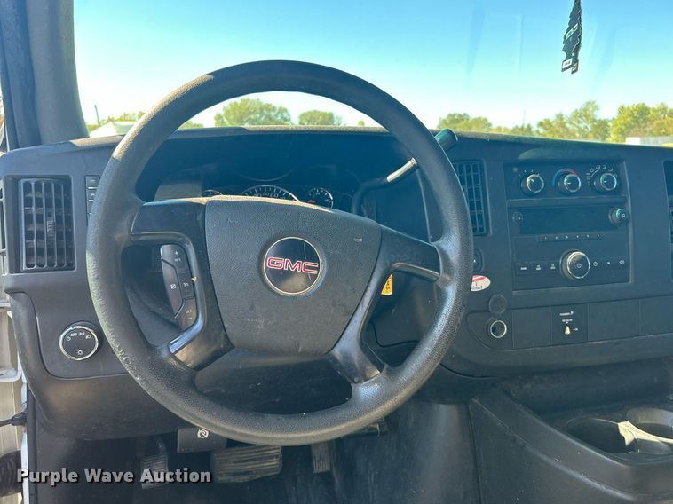 image for item KH9547 2009 GMC Savana G3500  utility van