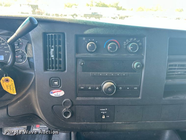 image for item KH9547 2009 GMC Savana G3500  utility van