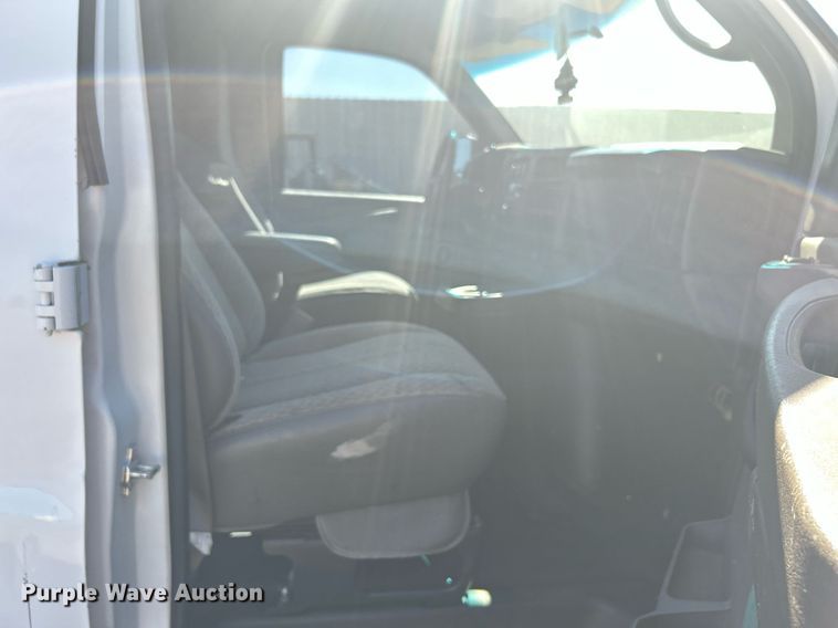 image for item KH9547 2009 GMC Savana G3500  utility van