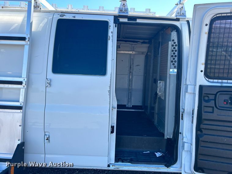 image for item KH9547 2009 GMC Savana G3500  utility van