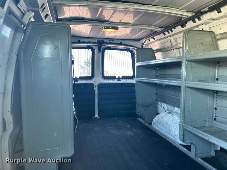 image for item KH9547 2009 GMC Savana G3500  utility van